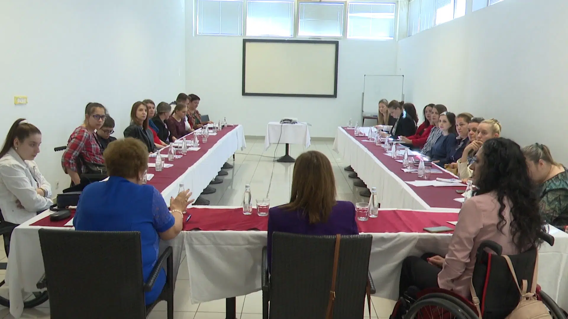 (Video) IC Lotos: Okrugli sto posvećen rodnoj ravnopravnosti osoba sa invaliditetom