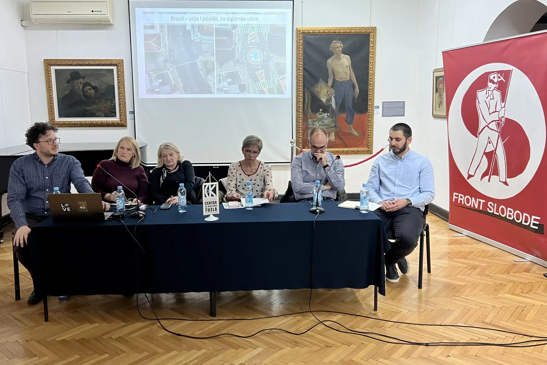 Zbor u centru Tuzle: Građanima obećana javna garaža i popločavanje dijela rijeke Jale