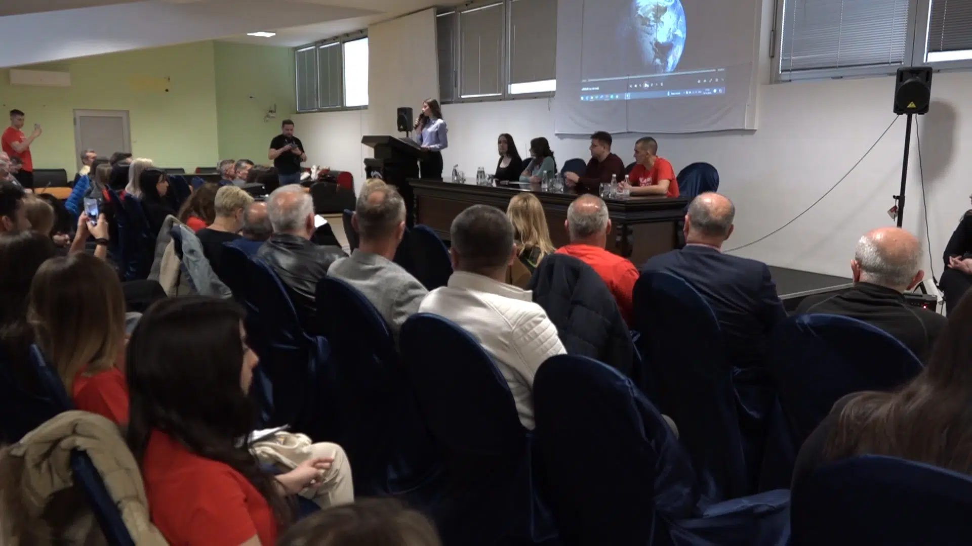(Video) Održana konferencija ˝Mladi za čist zrak˝