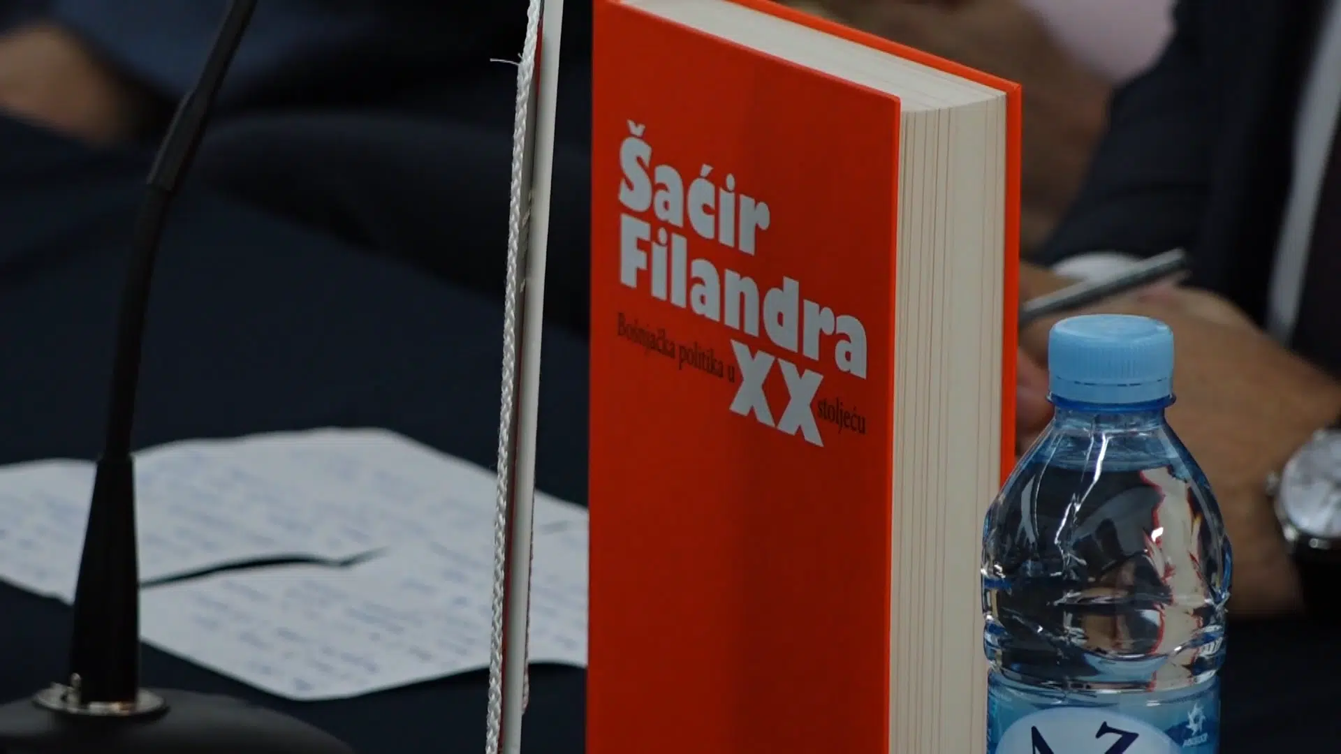 (Video) U Tuzli promovisana knjiga “Bošnjačka politika u XX stoljeću”, autora Šaćira Filandre