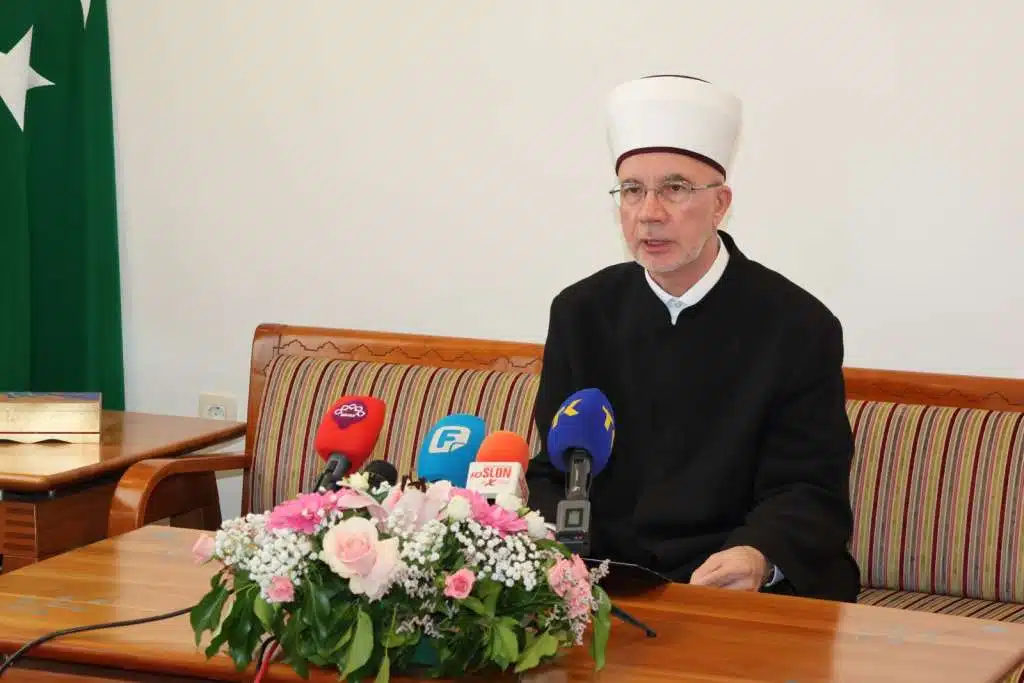 (VIDEO) Muftija tuzlanski Vahid ef. Fazlović: Ramazanski ibadeti su nas duhovno ojačali