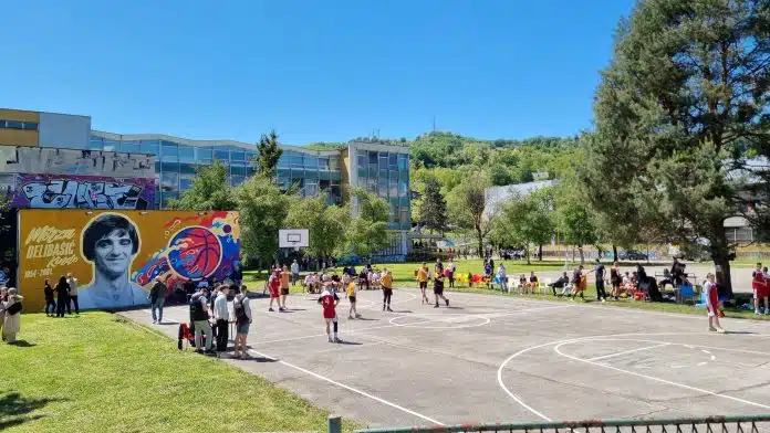 U Gimnaziji Meša Selimović u Tuzli otkriven veliki mural Mirze Delibašića