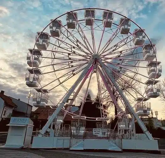 Panoramski točak na Trgu slobode sutra počinje sa radom