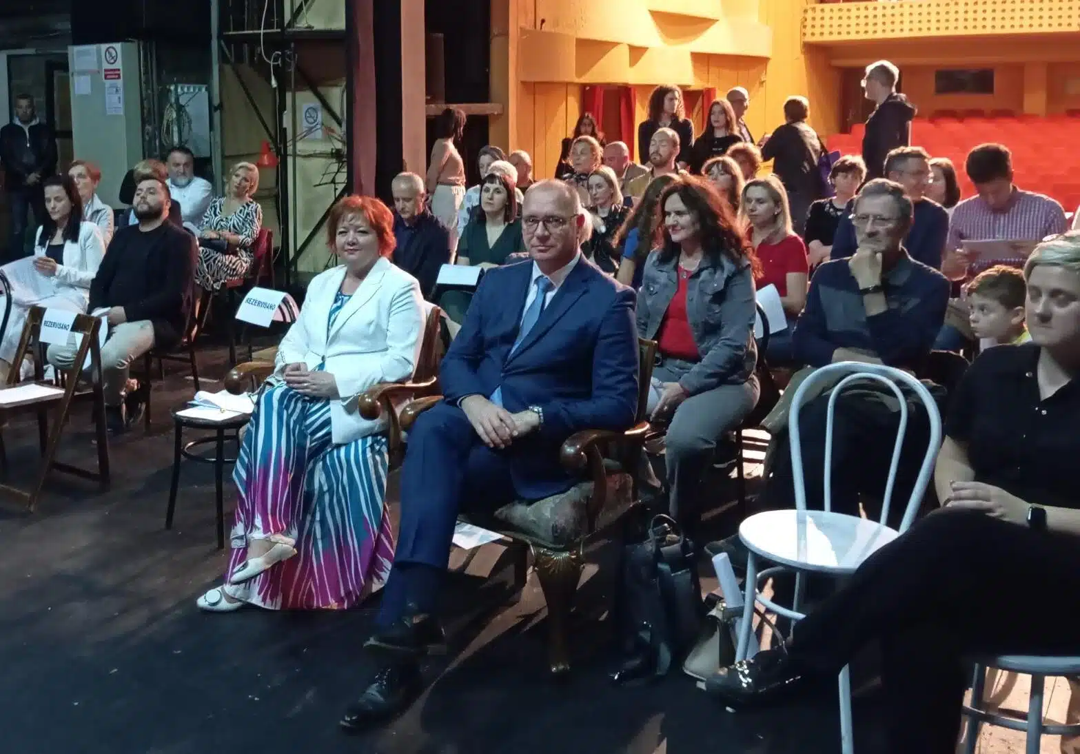 Gradonačelnik Lugavić prisustvovao koncertu muzičkog sastava “3Bees”u Narodnom pozorištu Tuzla