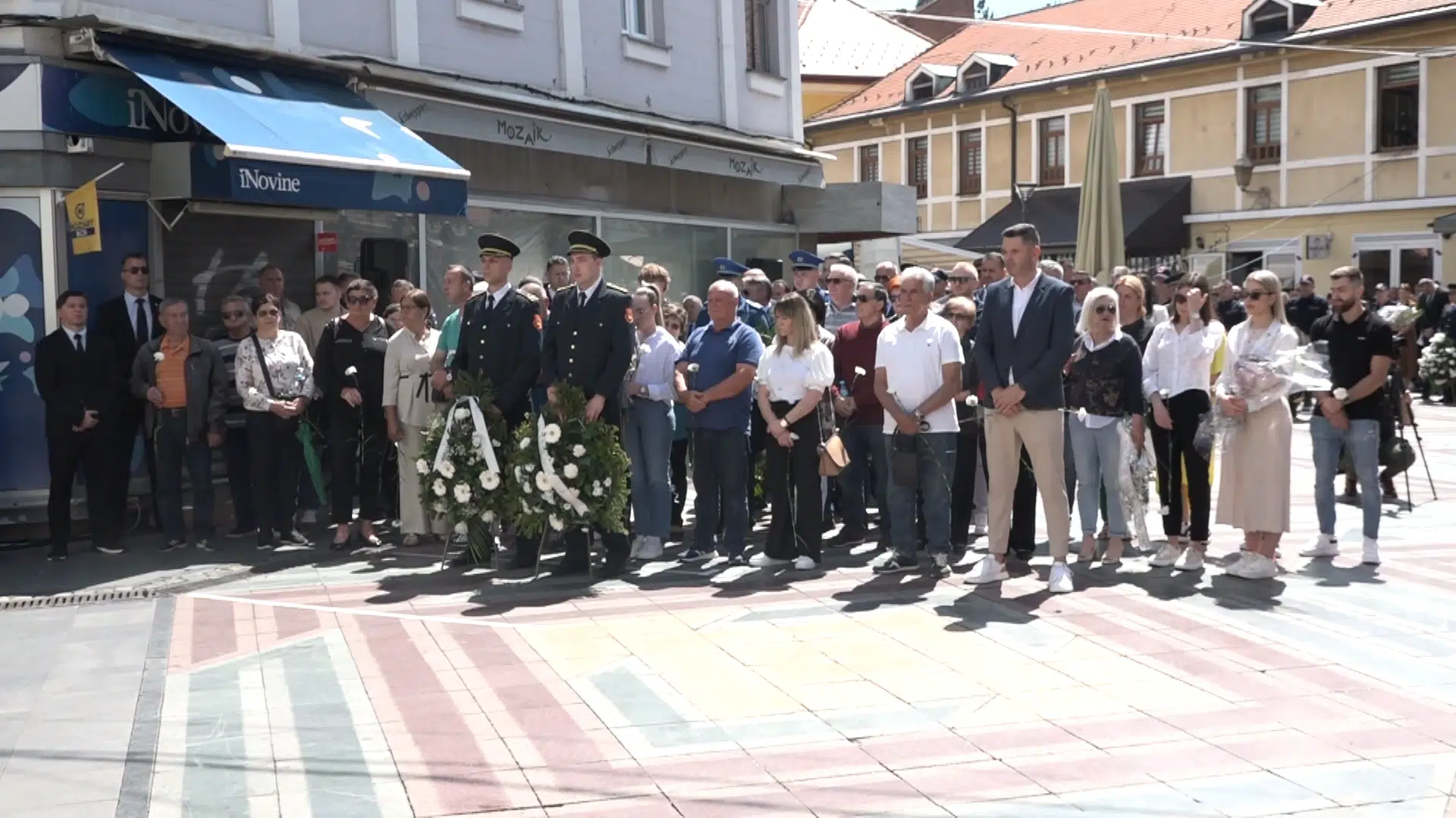 (VIDEO) Održana komemoracija na mjestu stradanja mladih iz Tuzle