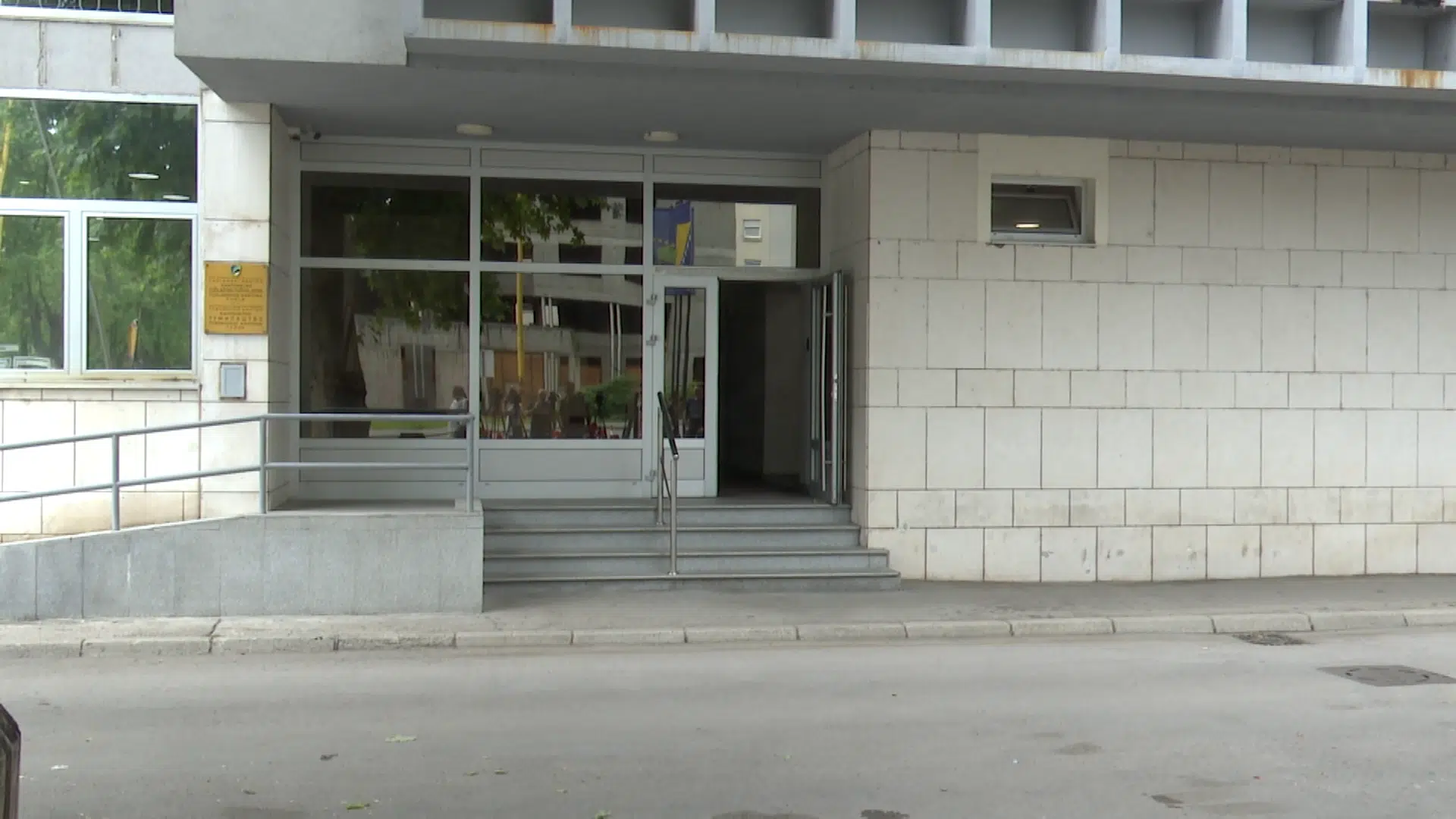 (Video) Sprovode se detaljne istrage o ubistvima žene (34) i njenih dvoje djece u Tuzli