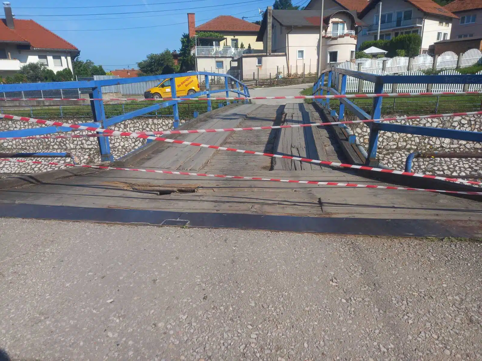 Obustava saobraćaja preko mosta na rijeci Jali prema naselju Cvjećara