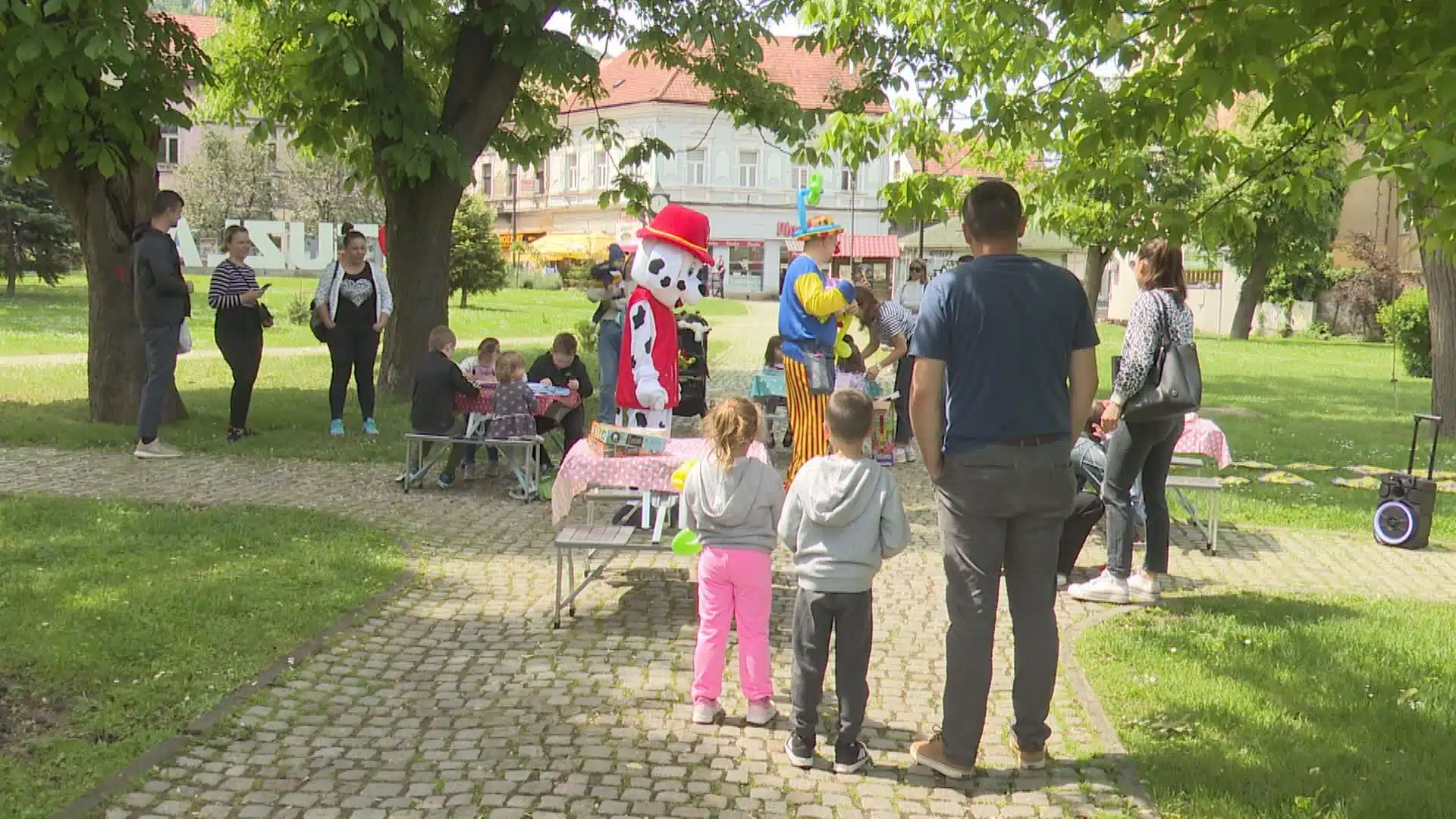(Video) Mališani uživali u programu “Proljeća u Tuzli” u Gradskom parku