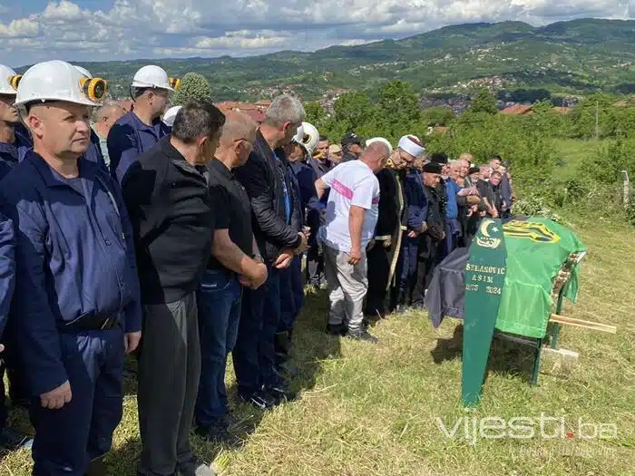 Stotine građana na dženazi rudaru Asimu Šehanoviću