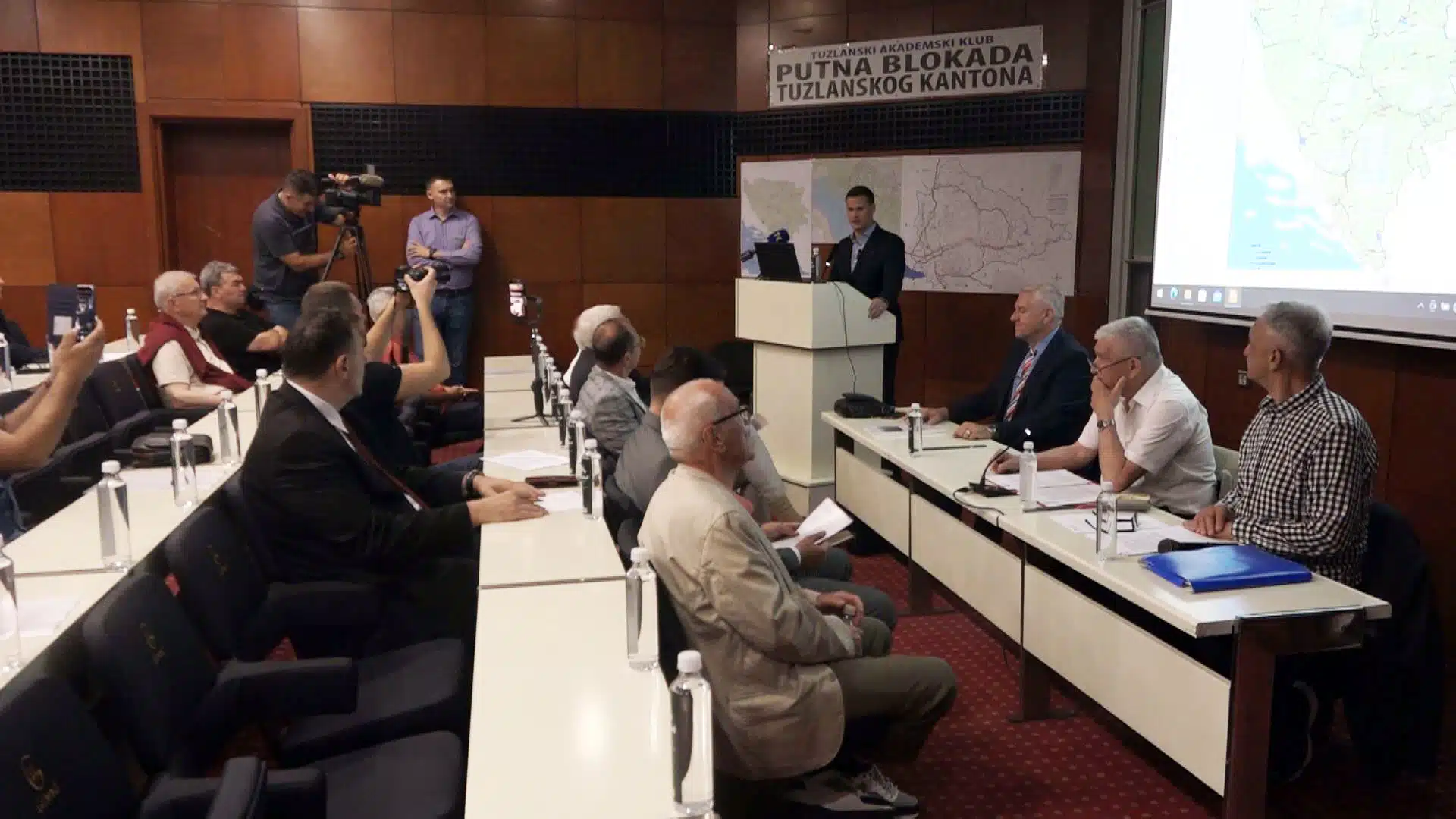 (Video) Tuzlanski akademski klub: Nema vremena za gubljenje – Bitno je odmah krenuti sa provođenjem projekata za unapređenje putne infrastrukture