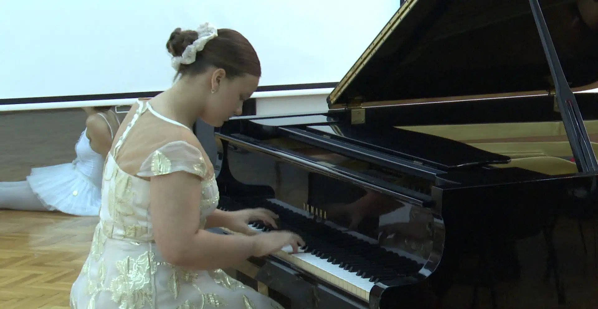 (Video) Učenica Osnovne muzičke škole Tuzla Emina Sarvan održala svoj drugi solistički koncert