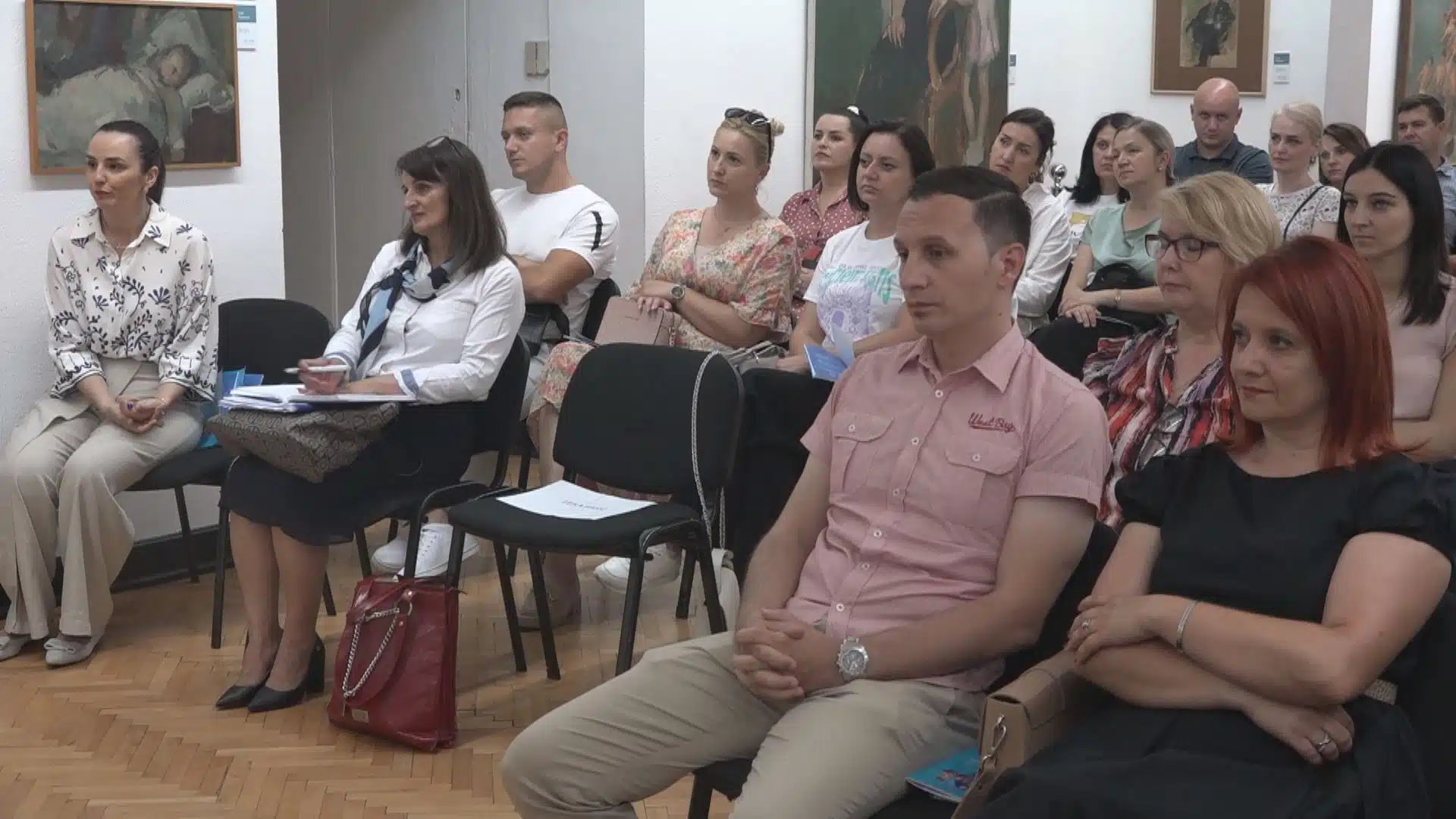 (Video) U Tuzli predstavljena brošura “Smjernice i preporuke za rad asistenata u nastavi”
