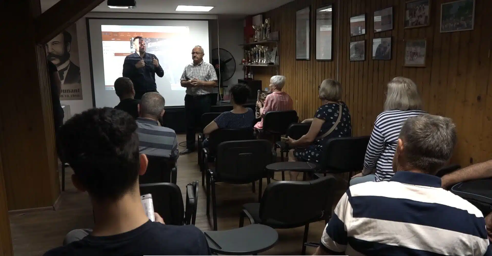 (Video) Grad Tuzla i Crveni križ: Porodice osoba sa demencijom preuzele GPS uređaje