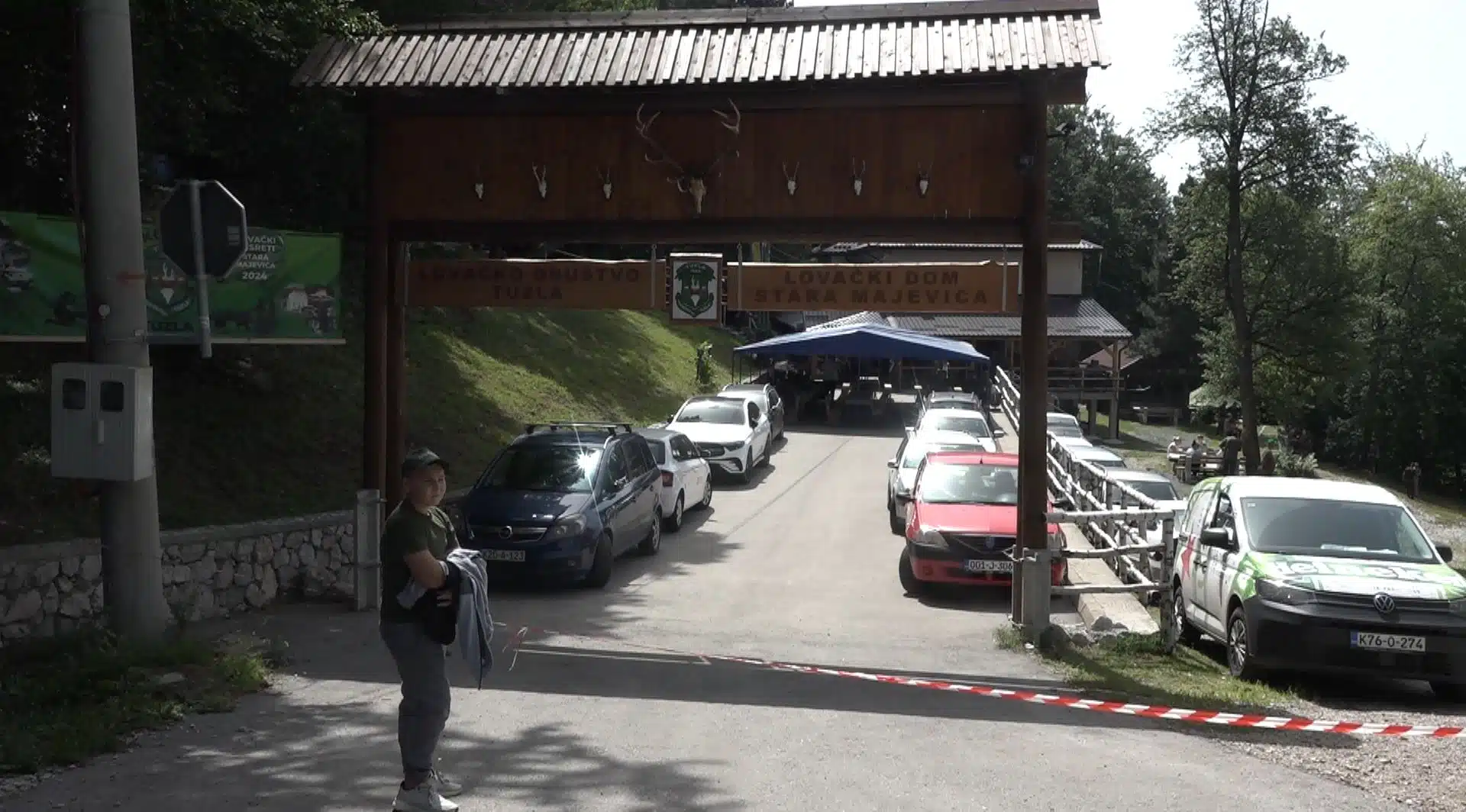 (Video) Lovačko društvo Tuzla organizovalo tradicionalne susrete na platou Lovačkog doma na Staroj Majevici