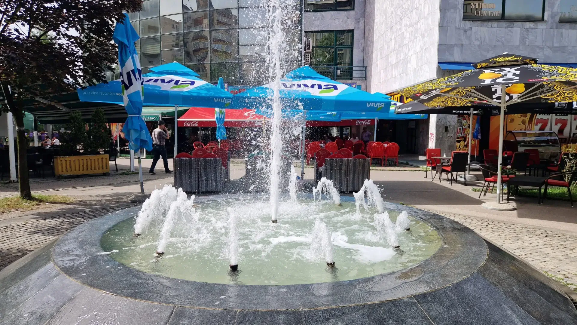 Puštena u rad fontana kod Tržnog centra na Brčanskoj Malti u Tuzli (FOTO)