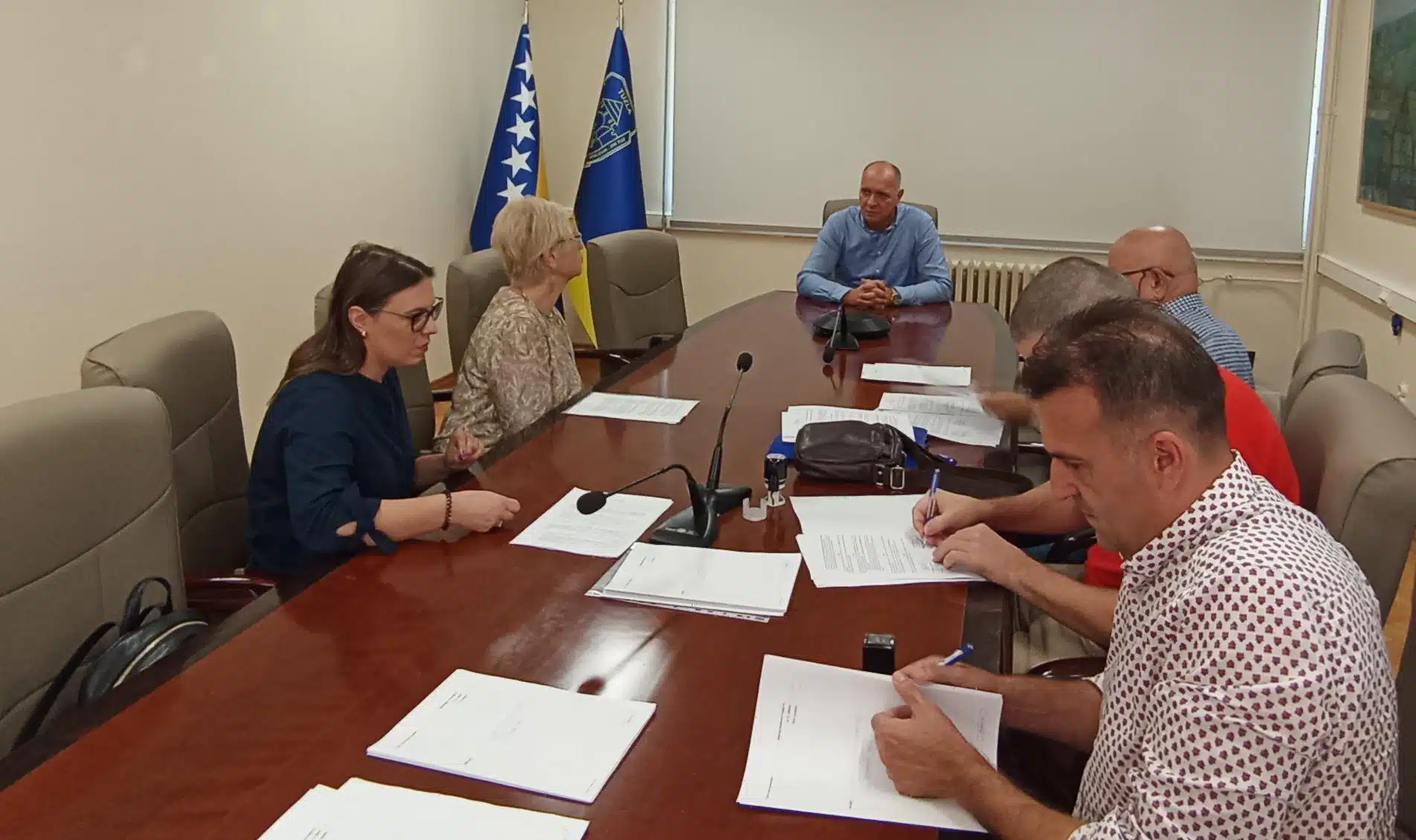 Gradonačelnik Lugavić potpisao 22 ugovora o dodjeli subvencije upraviteljima zgrada, ukupne vrijednosti 162.352,91 KM