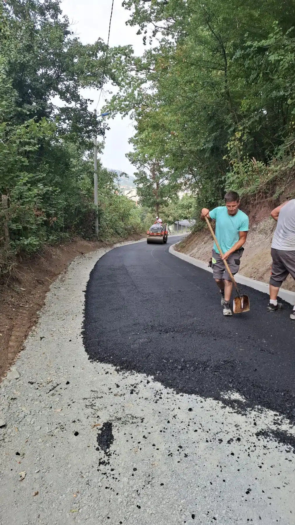 U toku radovi na sanaciji putne infrastrukture u mjesnim zajednicama Ši Selo i Slavinovići