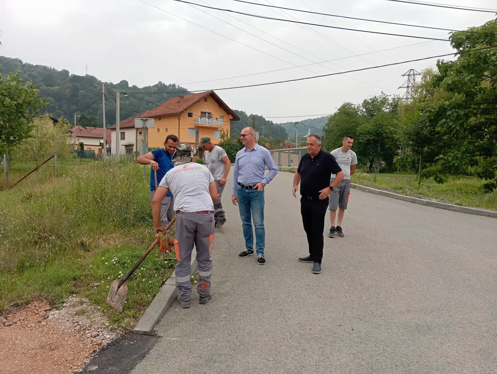 Završeno asfaltiranje puta u tuzlanskoj Mjesnoj zajednici Solina, naselje Brđani (FOTO)