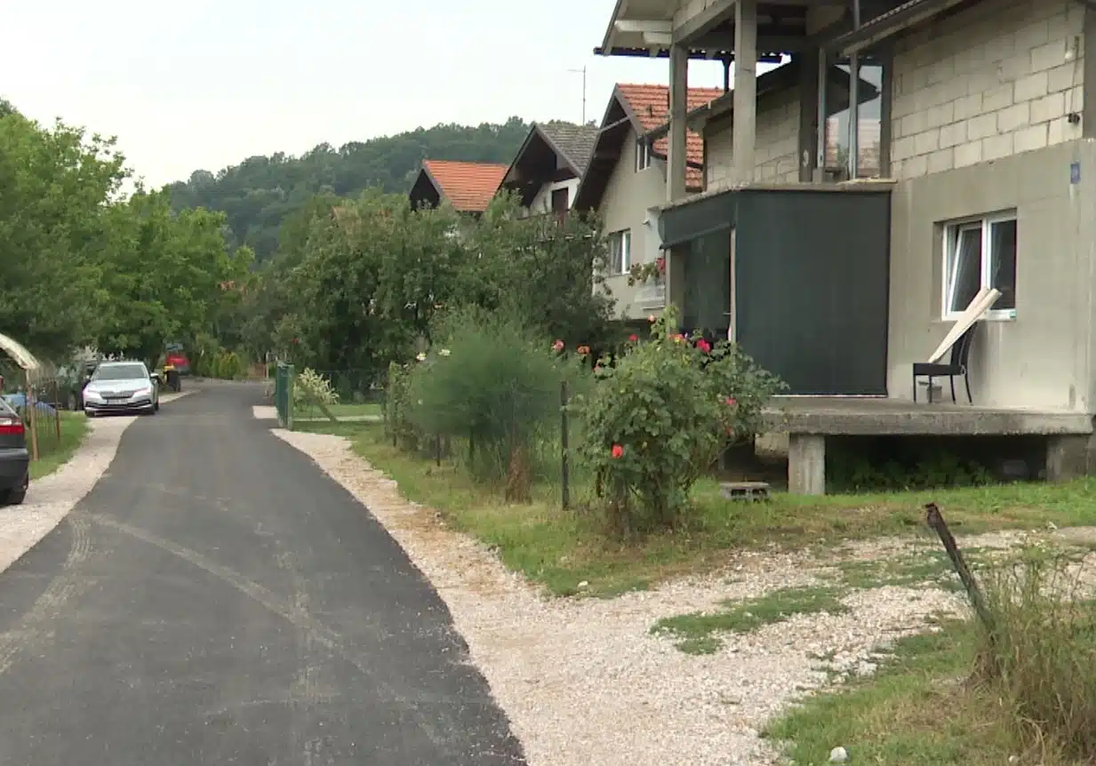 (Video) Asfaltirana Gradovrška ulica u MZ Solina