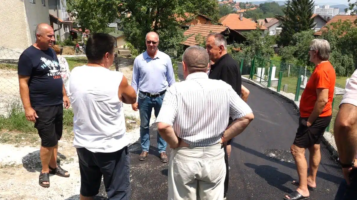 (VIDEO) Lugavić: Iz Budžeta Grada Tuzla izdvojeno 30.000 KM za infrastrukturne projekte u MZ Solana