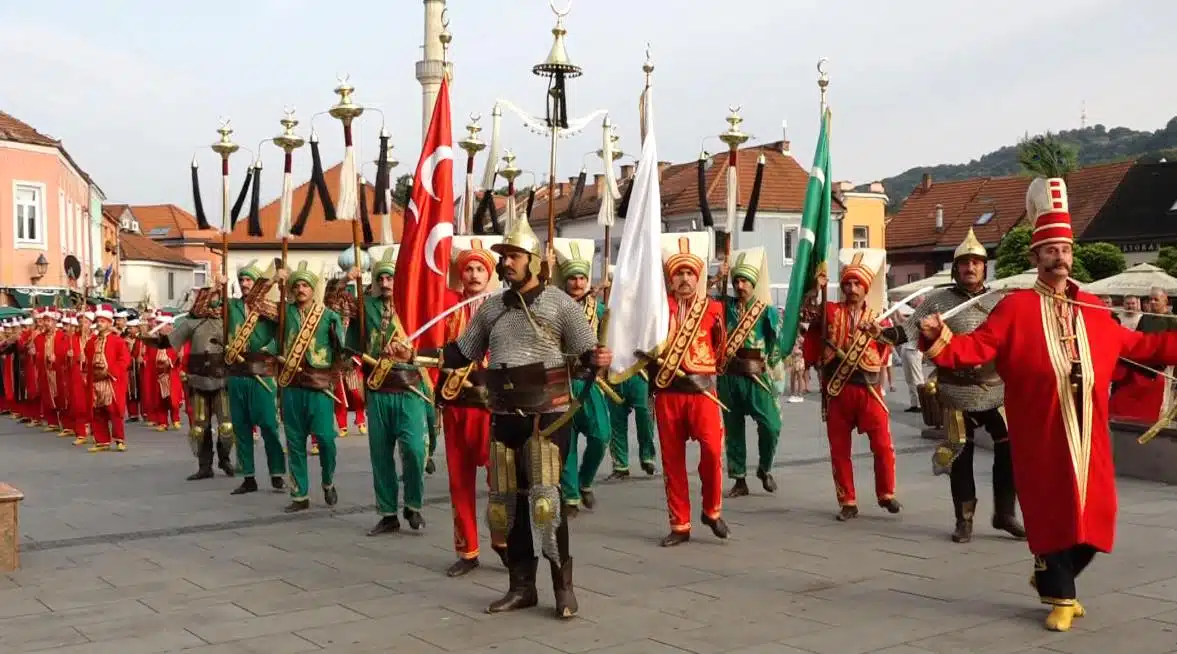 (VIDEO) Turski vojni orkestar Mehter nastupio u Tuzli