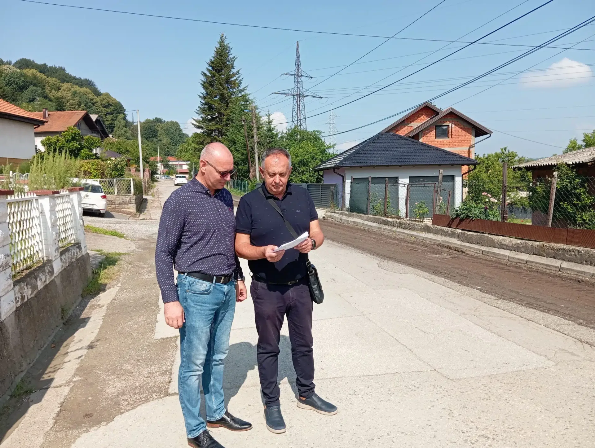 Gradonačelnik Lugavić obišao radove na rekonstrukciji puta u MZ Kreka (FOTO)