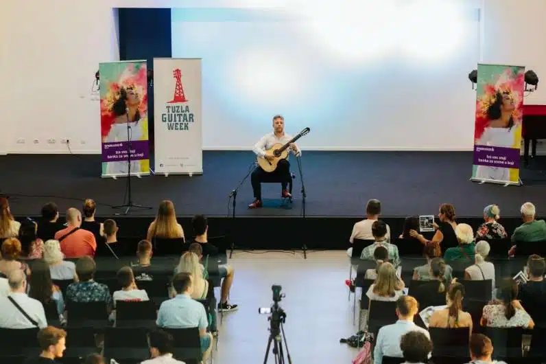 U nedjelju koncert otvorenja Sedmice gitare u Tuzli uz umjetnička djela akademika Safeta Zeca