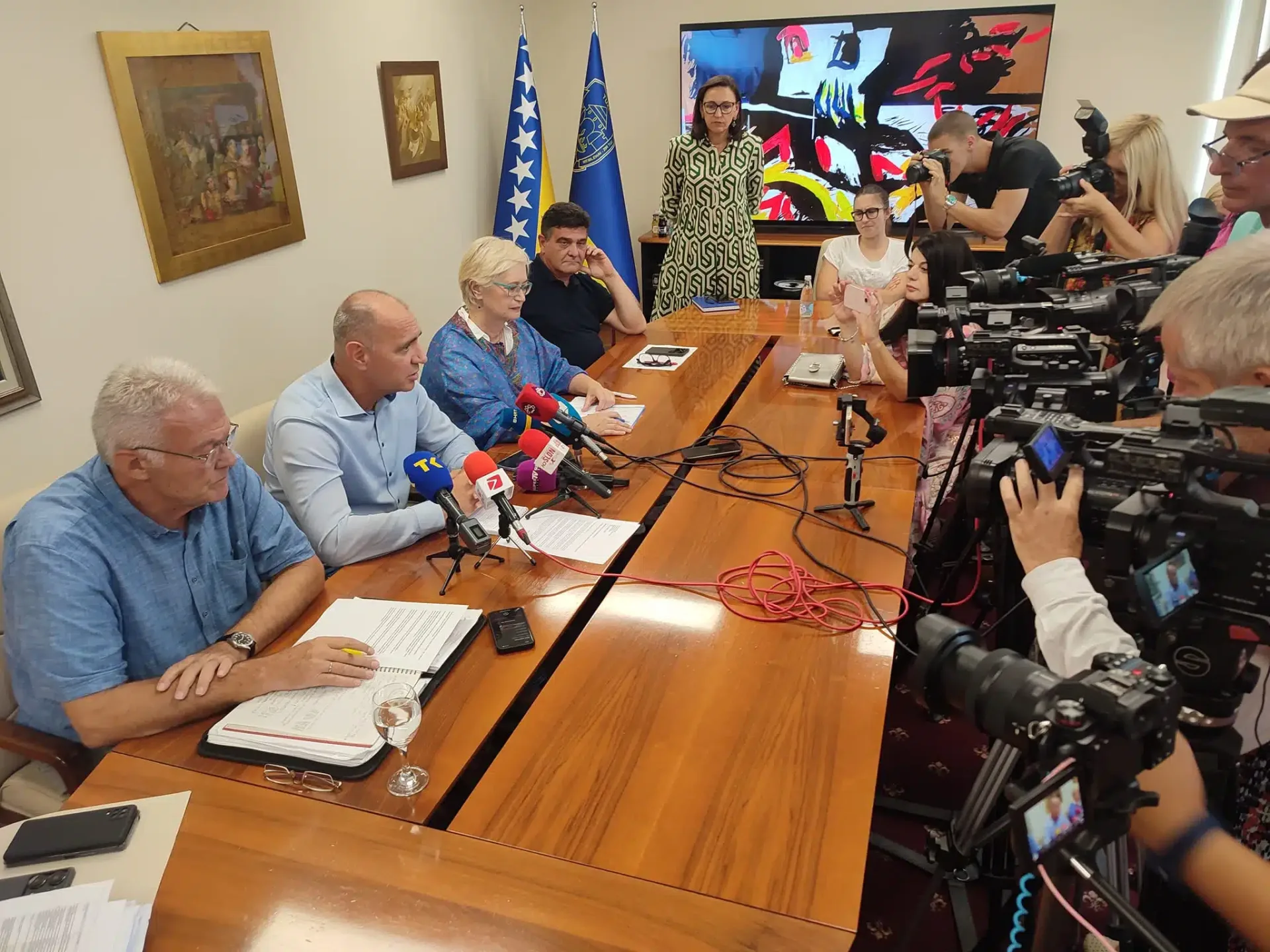 (Video) Press konferencija zbog problema vodosnadbijevanja u Tuzli