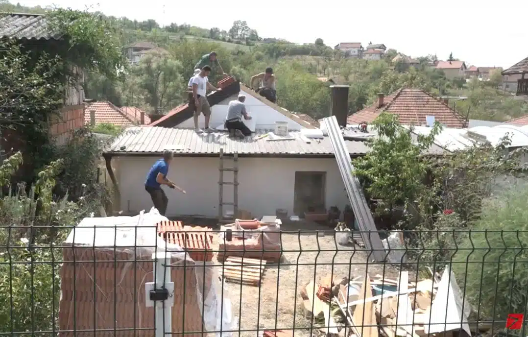 (Video) Još jedna u nizu humanih misija tuzlanskog ODB-a: Potpuno renoviranje kuće za brata i sestru Husejna i Mensuru Ćatibušić