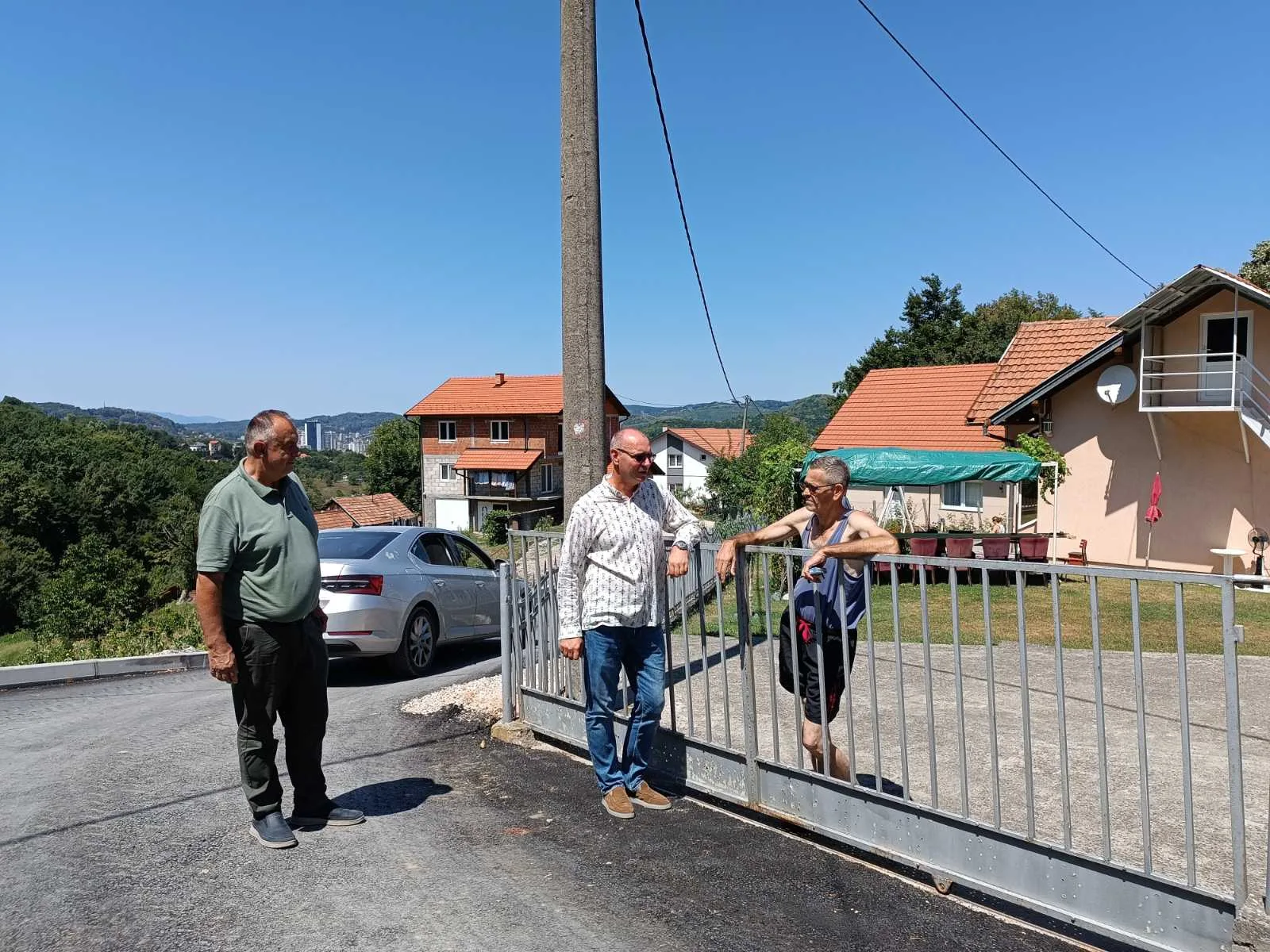 Gradonačelnik Lugavić posjetio MZ Slavinovići gdje je završeno asfaltiranje puta u naselju Lipik