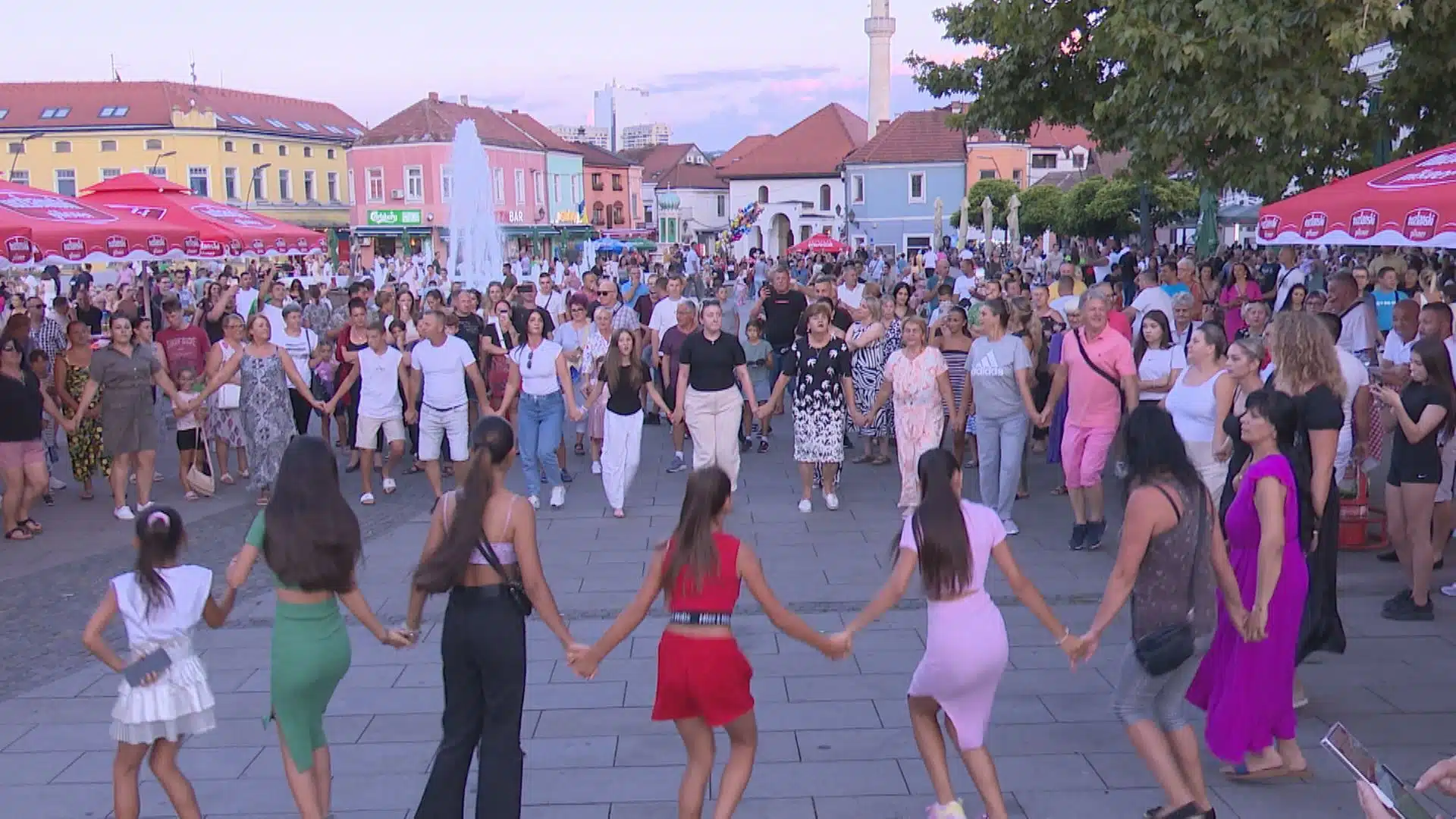 (Video) Tuzla: Održana manifestacija veče romske muzike “Aliđun u Gradu Tuzla”