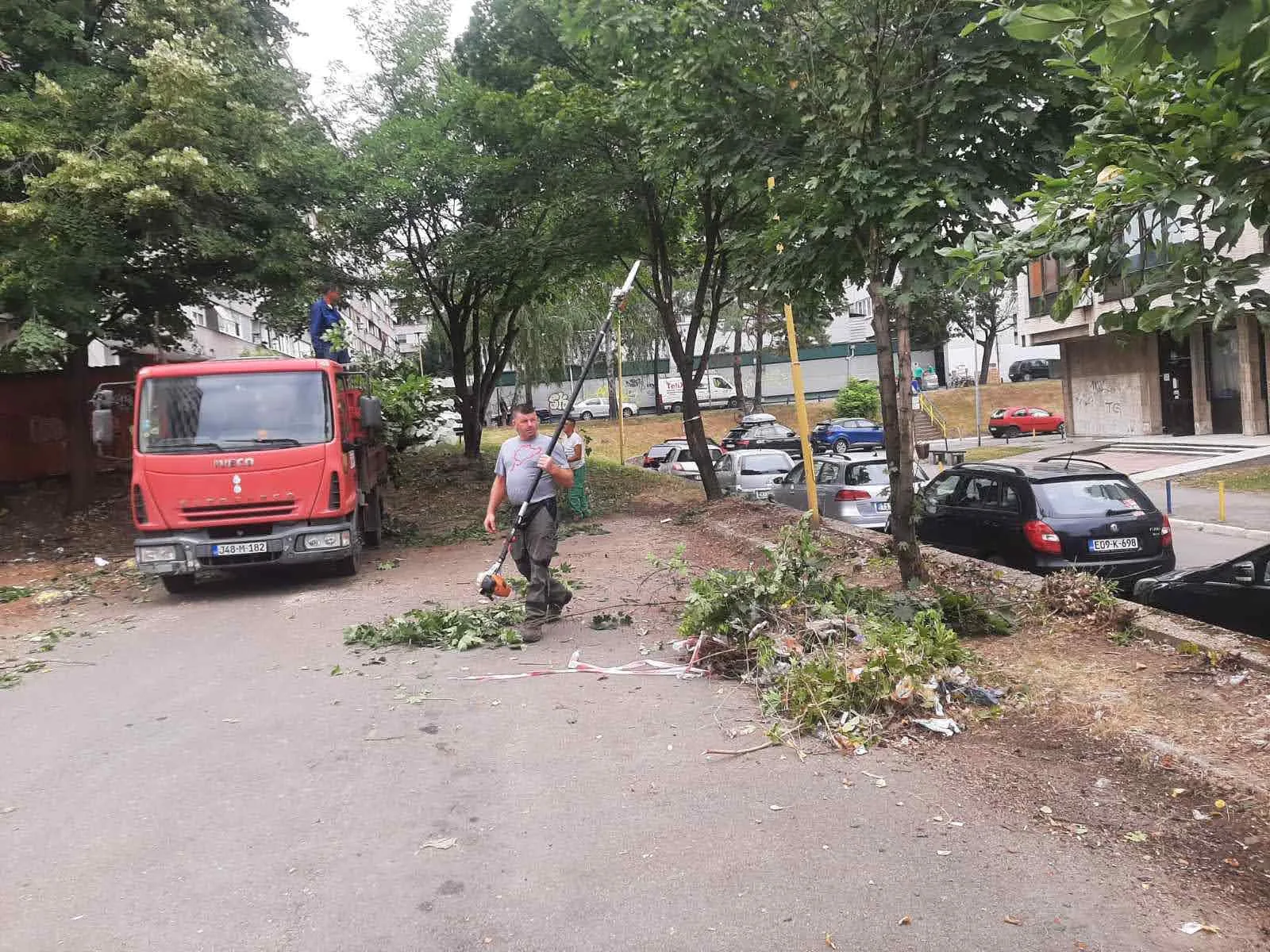 U toku radovi na održavanju i uređenju javnih površina na području grada Tuzle