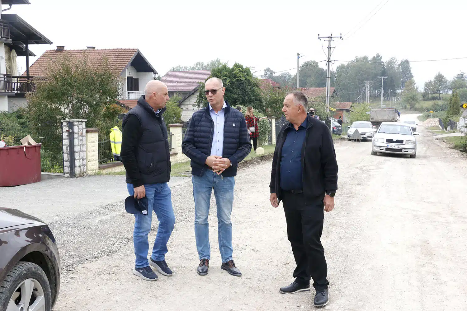 Gradonačelnik Tuzle u posjeti MZ Kiseljak gdje se izvode radovi na sanaciji ceste prema Husinu (VIDEO)