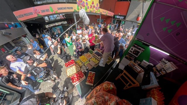 nezabilježena situacija na pijaci u merkuru: kako je poznati glumac pokupovao svu robu sa štanda za samo pet minuta
