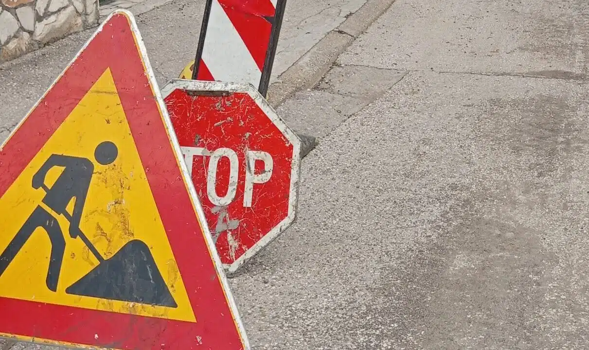 Potpisani ugovori za izvođenje radova na putnoj infrastrukturi na više lokacija