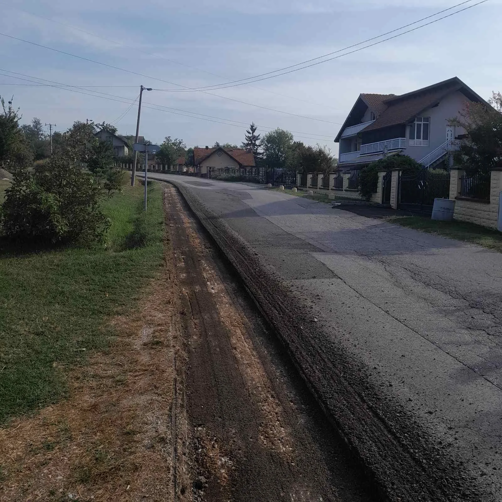 U toku radovi na sanaciji kolovoza na putu Kiseljak – Husino