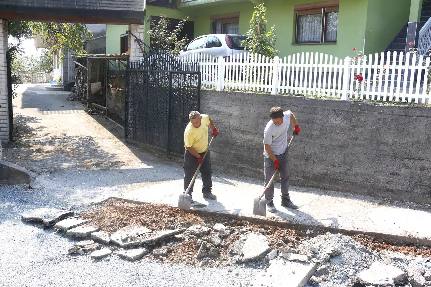Tuzla: U toku asfaltiranje dijela puta u MZ Dobrnja