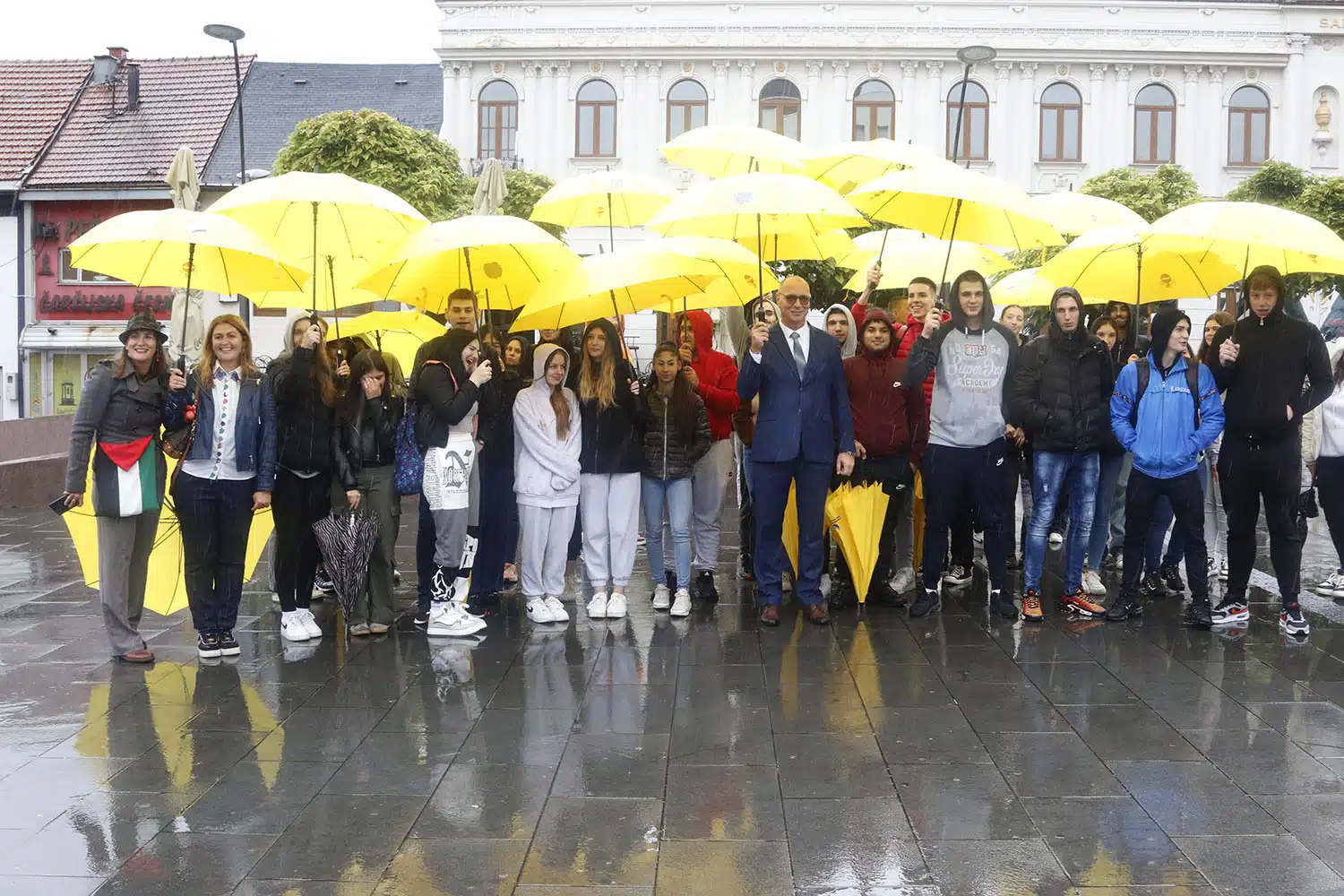 Gradonačelnik Tuzle podržao manifestaciju “Zlatna vrpca” i kampanju za borbu protiv malignih oboljenja