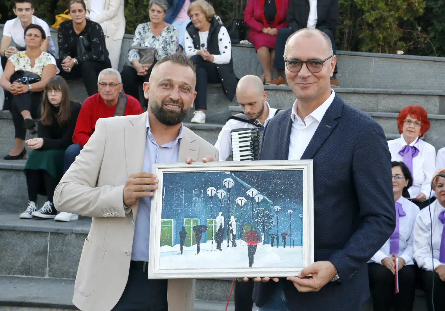 Na Trgu slobode održan koncert UKUD “Zvonko Cerić” – gradonačelniku Lugaviću uručena zahvalnica za podršku