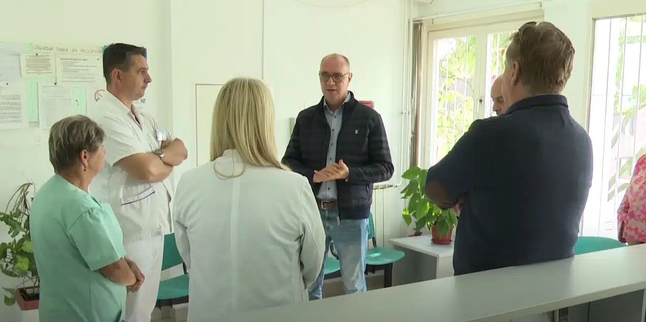 Gradonačelnik Lugavić posjetio adaptiranu područnu ambulantu na Husinu (VIDEO)