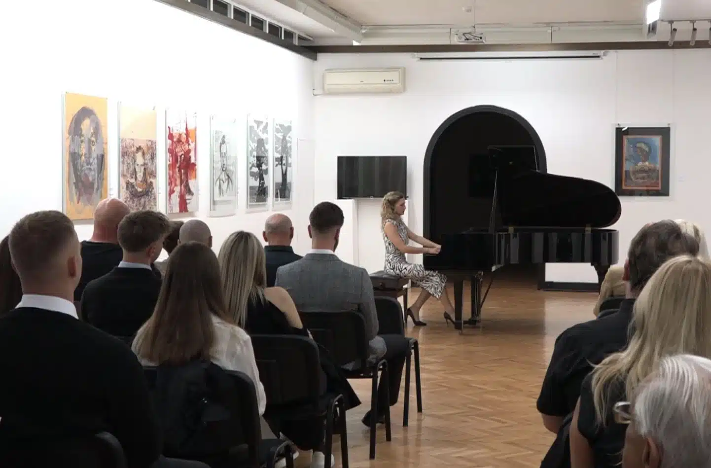 (Video) U Tuzli održan koncert hrvatske pijanistice Martine Kuterovac