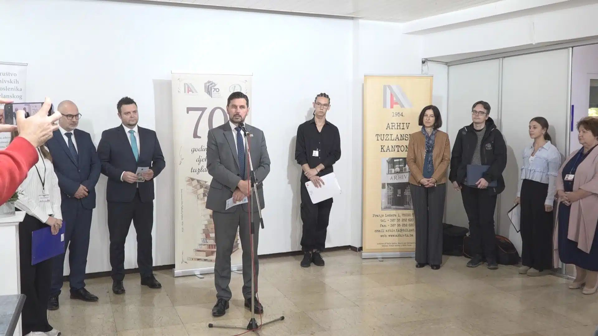 (Video)U Tuzli otvorena izložba “Biseri tuzlanske arhitekture”