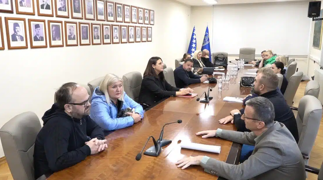 (VIDEO) Grad Tuzla: Potpisani ugovori za zapošljavanje ranjivijih kategorija