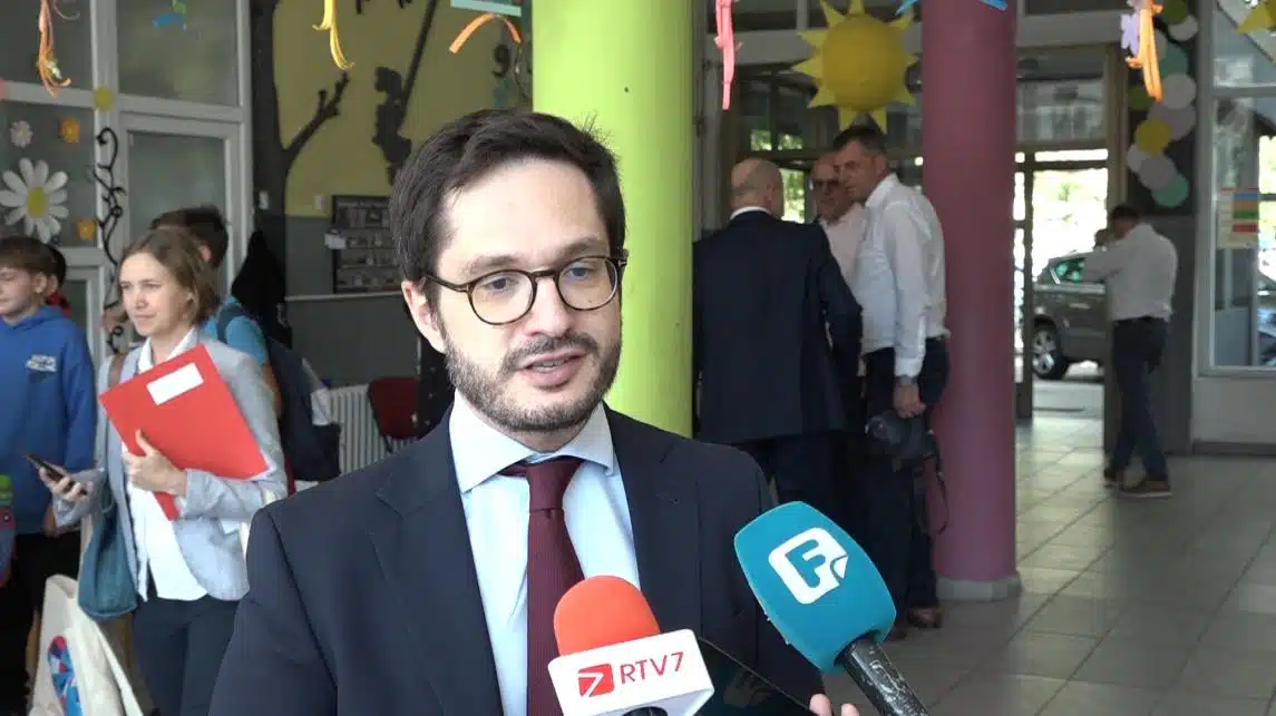 (VIDEO) Francuski ambasador u BiH NJ.E. François Delmas posjetio OŠ “Novi Grad” gdje je uveden francuski jezik