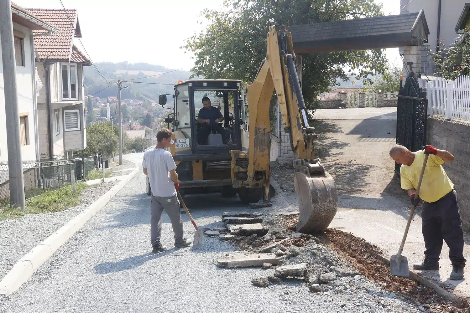 U toku asfaltiranje dijela puta u MZ Dobrnja