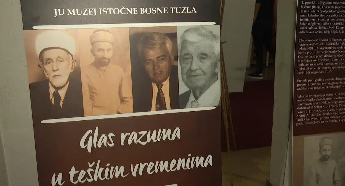 U povodu 2. oktobra u NP Tuzla otvorena izložba ‘Glas razuma u teškim vremenima’, autorice Nataše Perić (VIDEO)