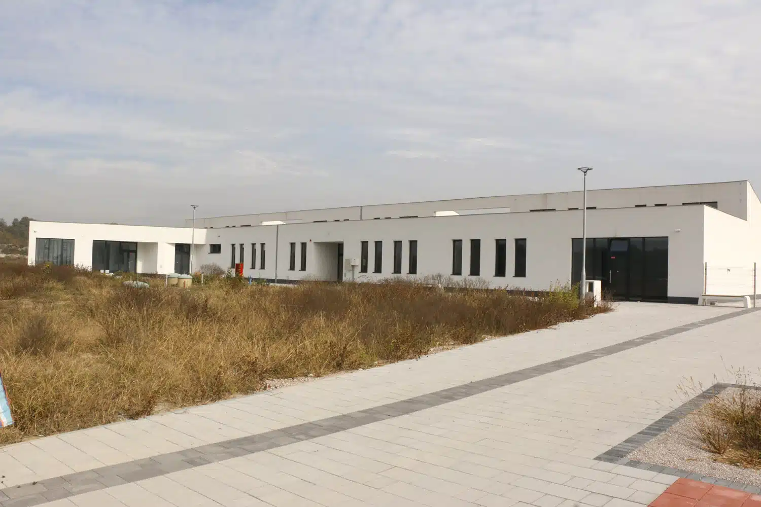 (FOTO) U Tuzli na Gradskom groblju Drežnik izvode se radovi na izgradnji komunalne infrastrukture