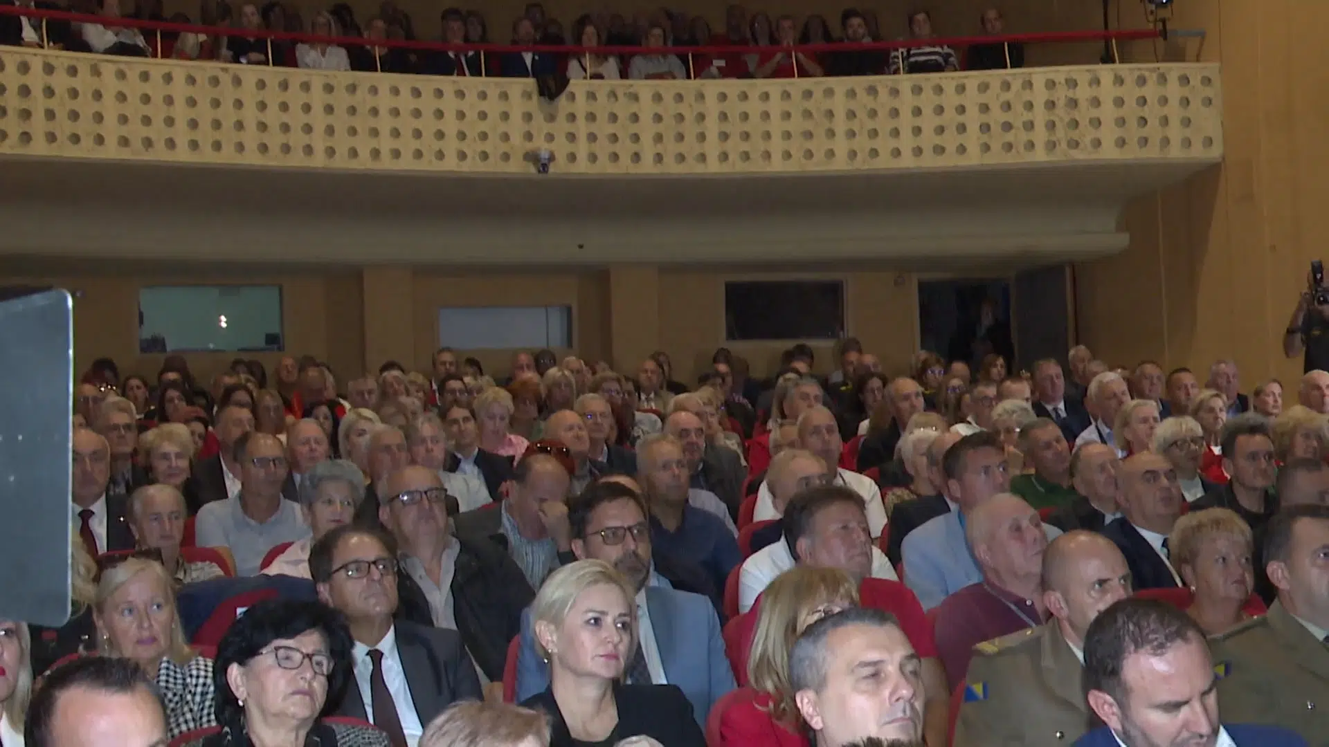 (Video) Održana svečana sjednica Gradskog vijeća Tuzla povodom obilježavanja 81. godišnjice oslobođenja Tuzle