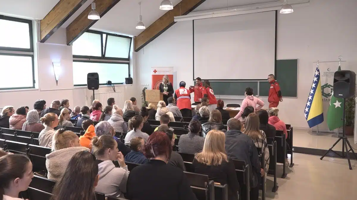 Crveni križ TK i Crveni polumjesec Turske, uručili vaučere djeci bez jednog ili oba roditelja (VIDEO)