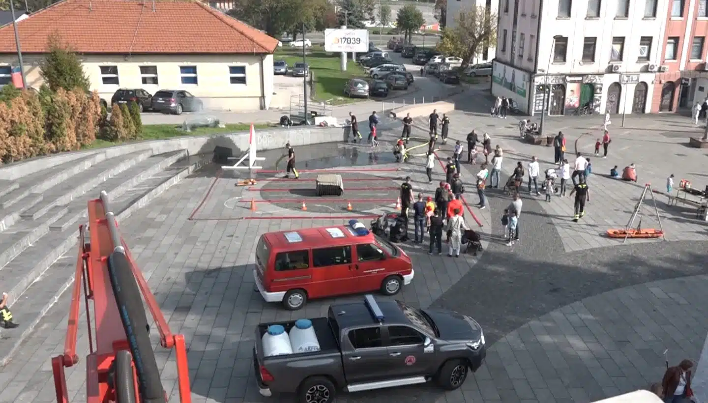 Tuzlanski vatrogasci predstavili svoj rad građanima (VIDEO)